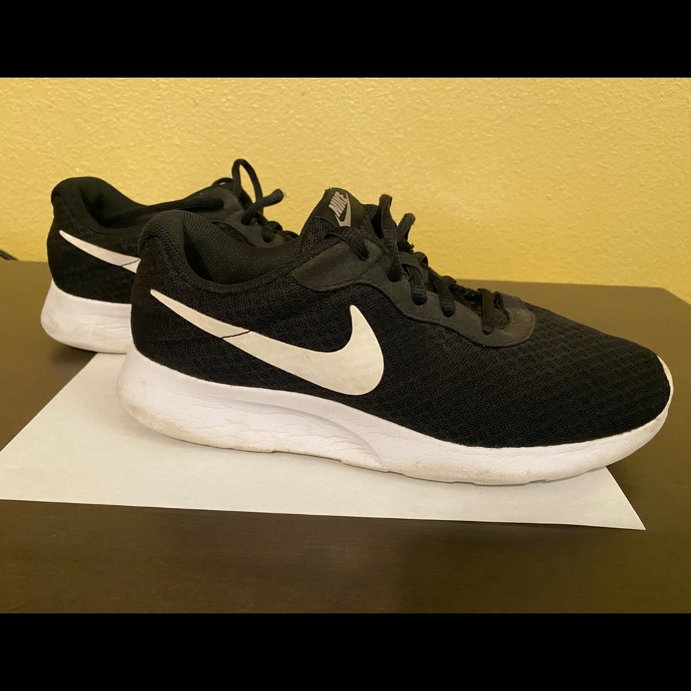 Nike Tanjun Black and White Mens Size 8.5